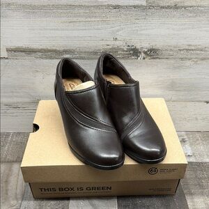 Clarks Bootie Emily 2 Dove Women's 6m Dark Brown Heeled Shootie Leather Ankle